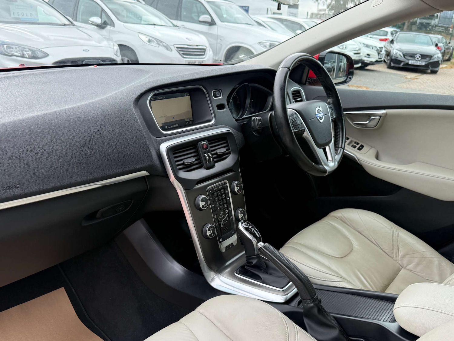 Used Volvo V40 2013 for sale - 76159802: Photo 49