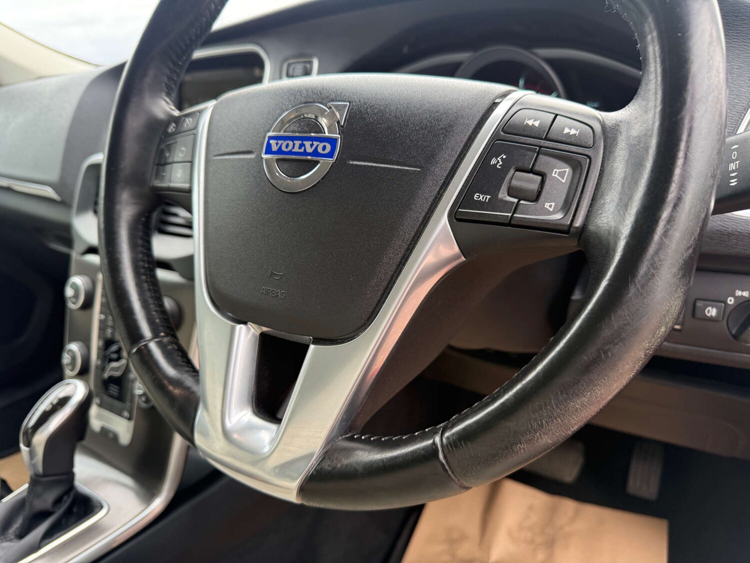 Used Volvo V40 2013 for sale - 76159802: Photo 56