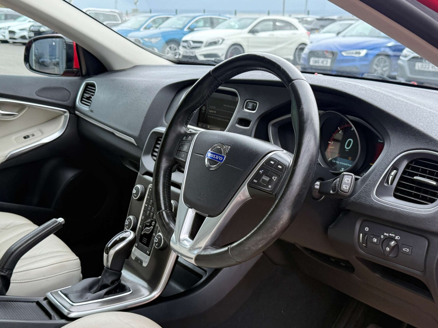 Used Volvo V40 2013 for sale - 76159802: Photo 57