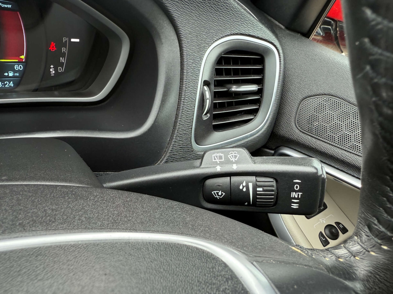 Used Volvo V40 2013 for sale - 76159802: Photo 60