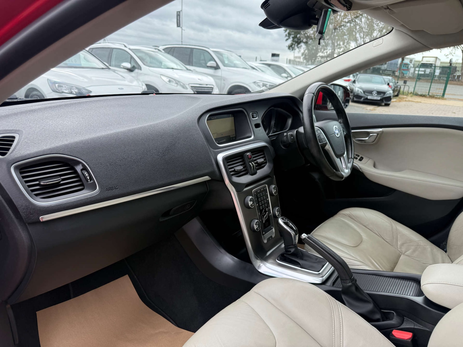 Used Volvo V40 2013 for sale - 76159802: Photo 83