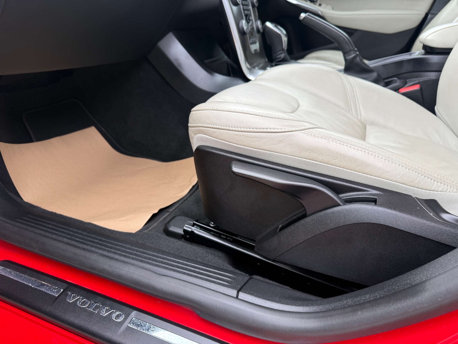 Used Volvo V40 2013 for sale - 76159802: Photo 85