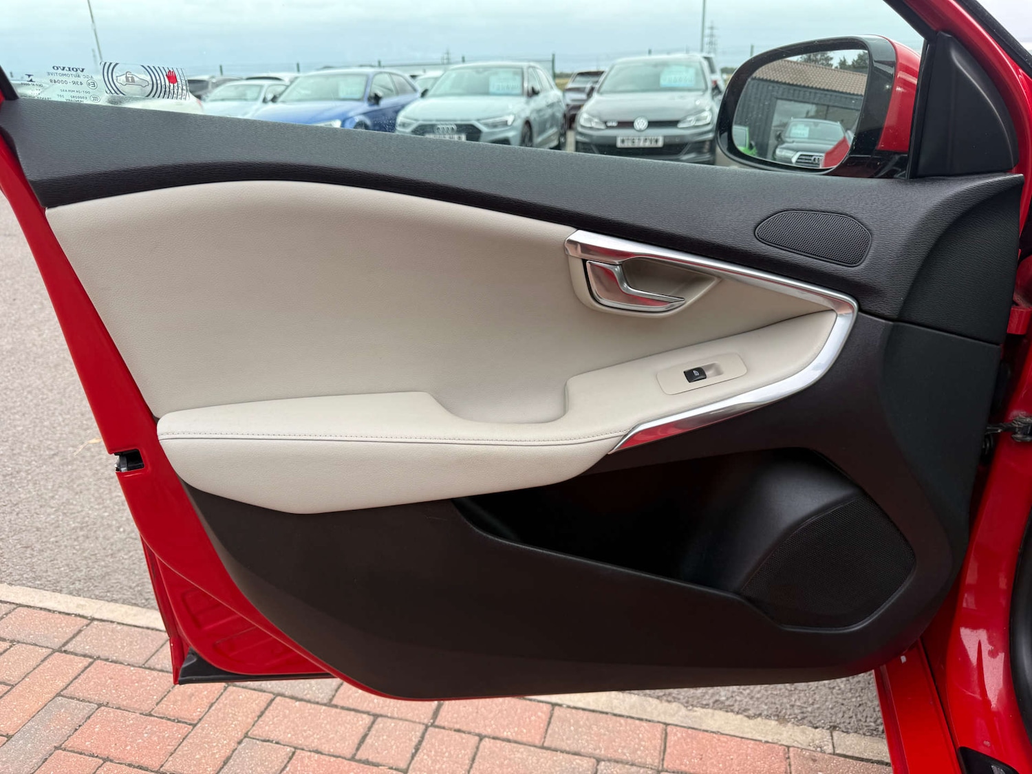 Used Volvo V40 2013 for sale - 76159802: Photo 86