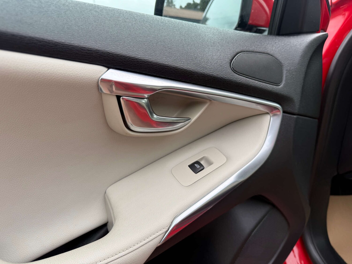 Used Volvo V40 2013 for sale - 76159802: Photo 87