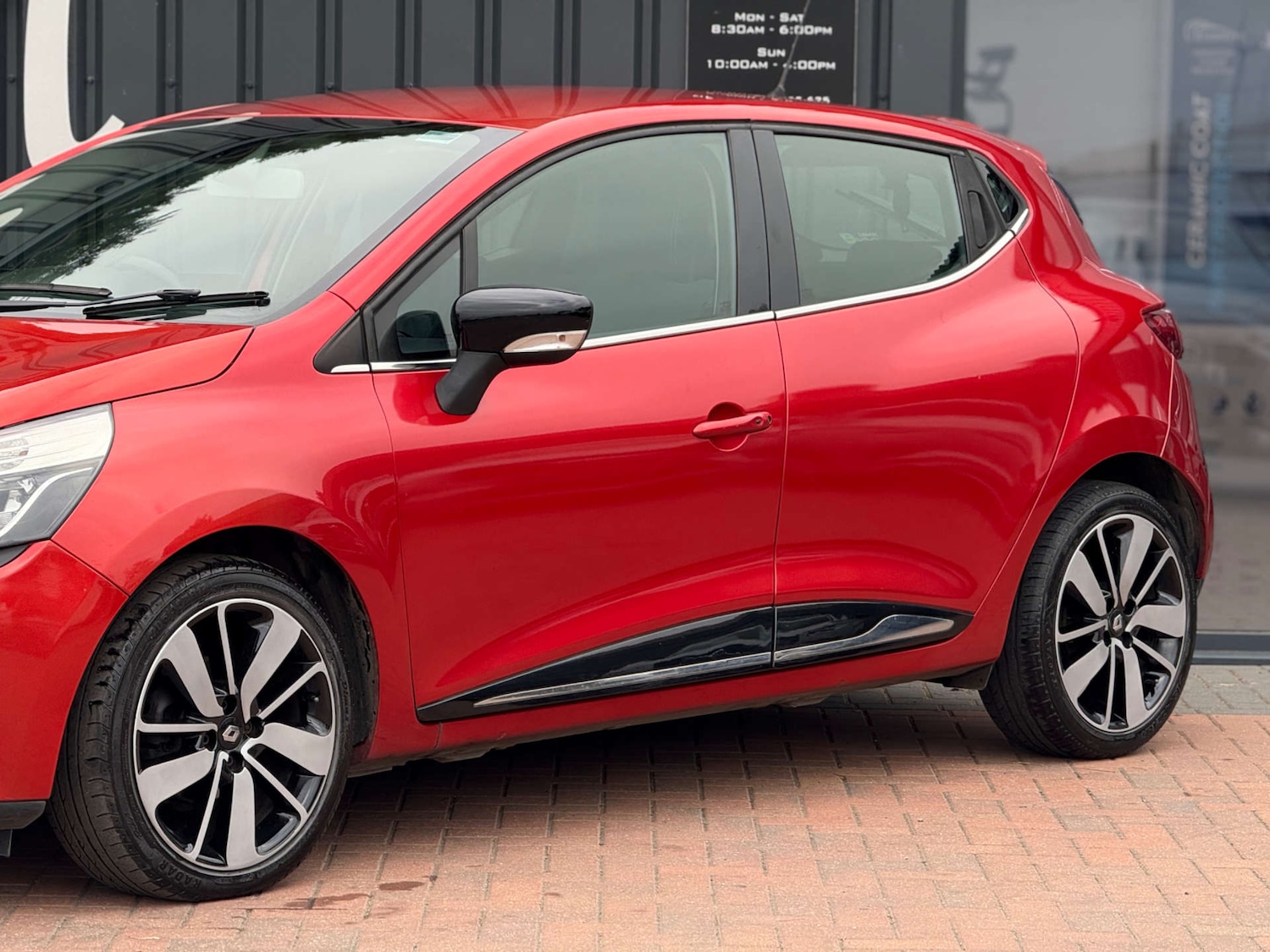 Used Renault Clio 2016 for sale - 76077953: Photo 2