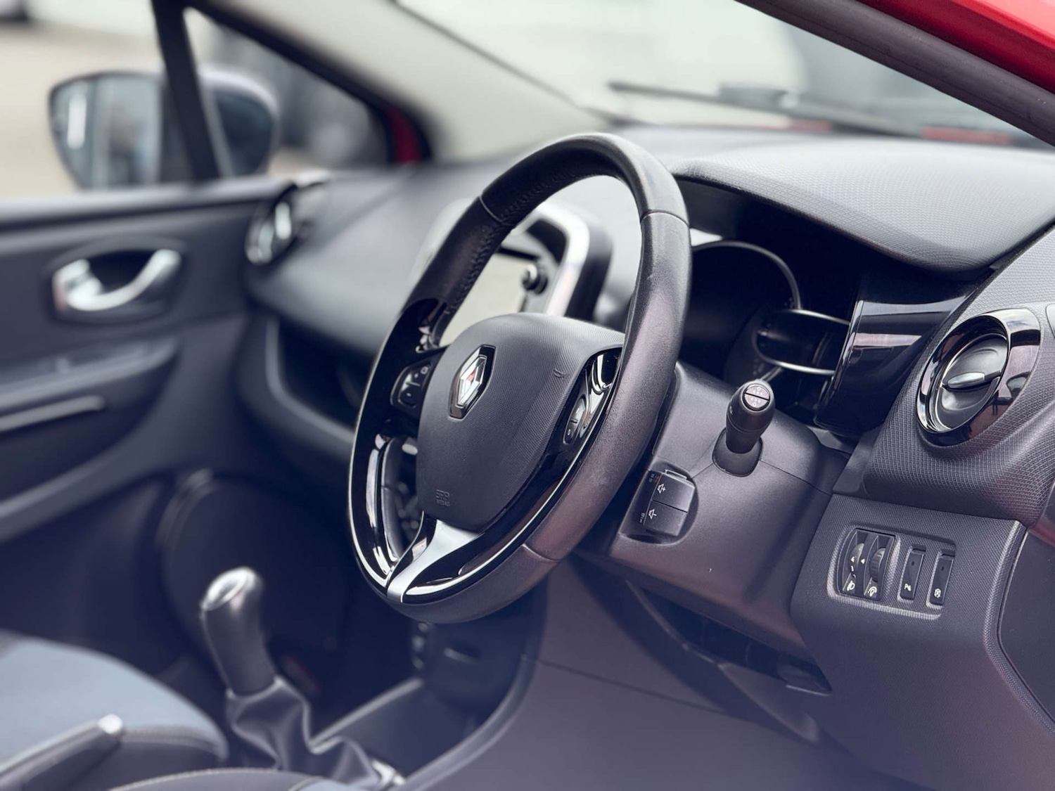 Used Renault Clio 2016 for sale - 76077953: Photo 25