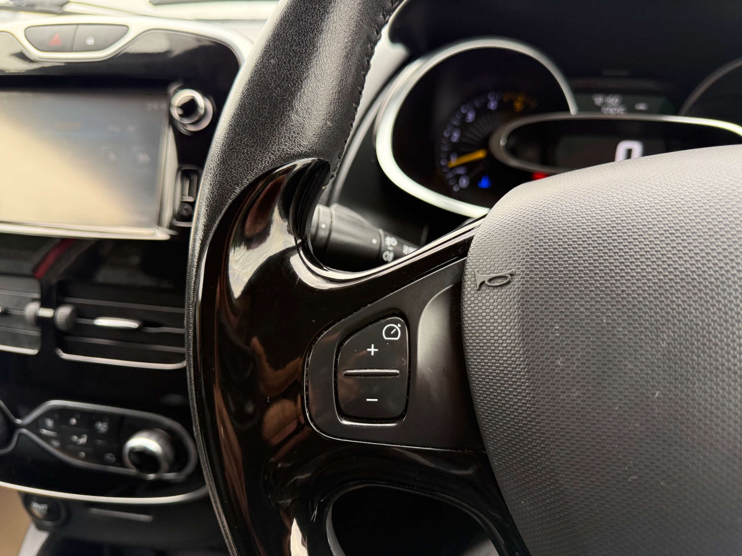 Used Renault Clio 2016 for sale - 76077953: Photo 30