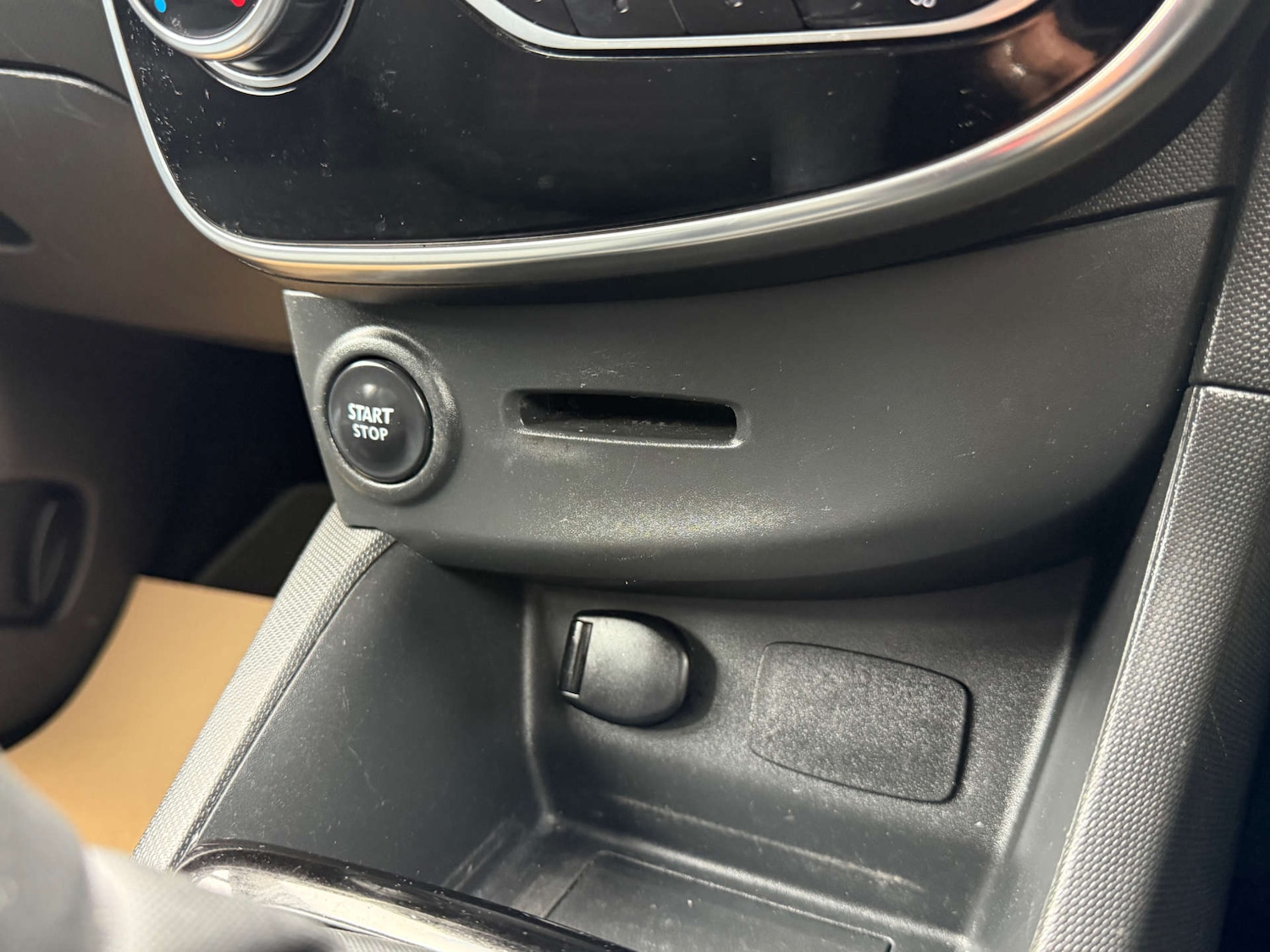 Used Renault Clio 2016 for sale - 76077953: Photo 31