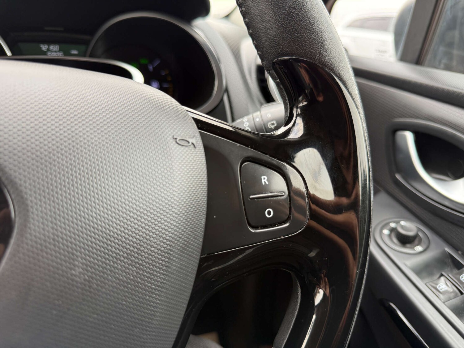 Used Renault Clio 2016 for sale - 76077953: Photo 61