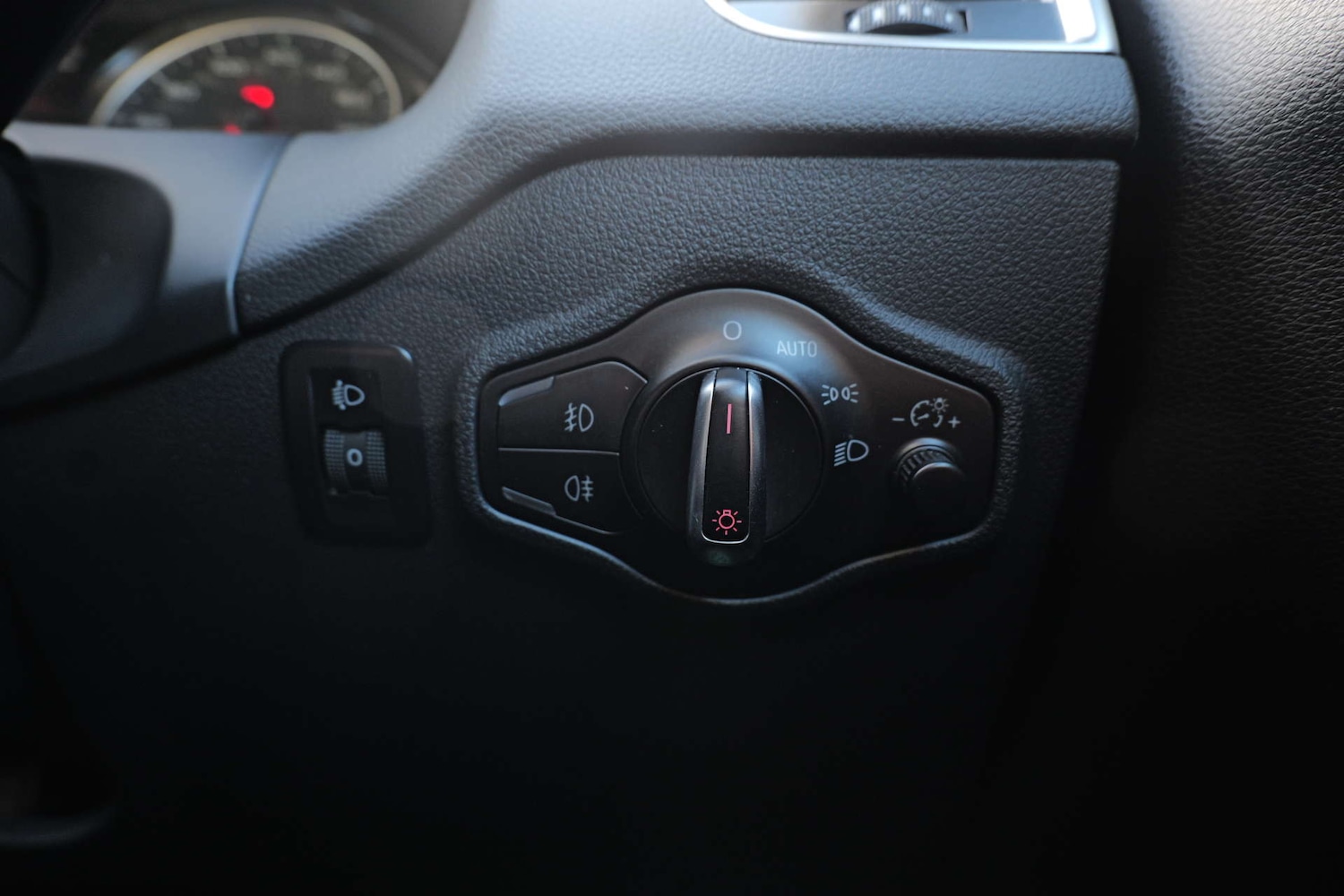 Used Audi Q5 2010 for sale - 76544291: Photo 29