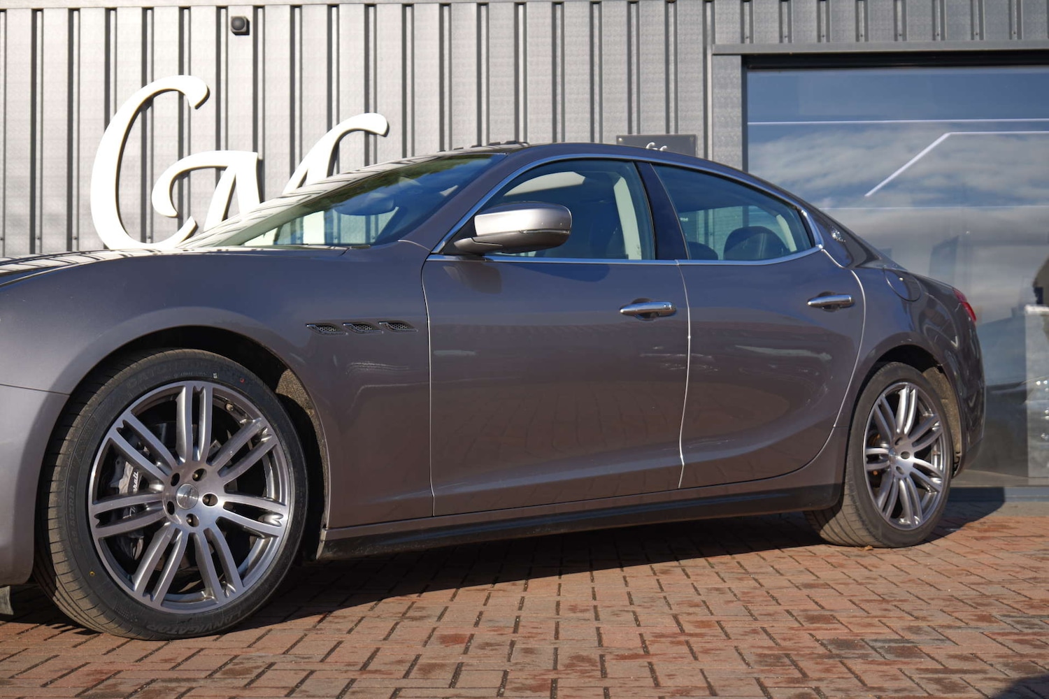 Used Maserati Ghibli 2016 for sale - 76693619: Photo 2