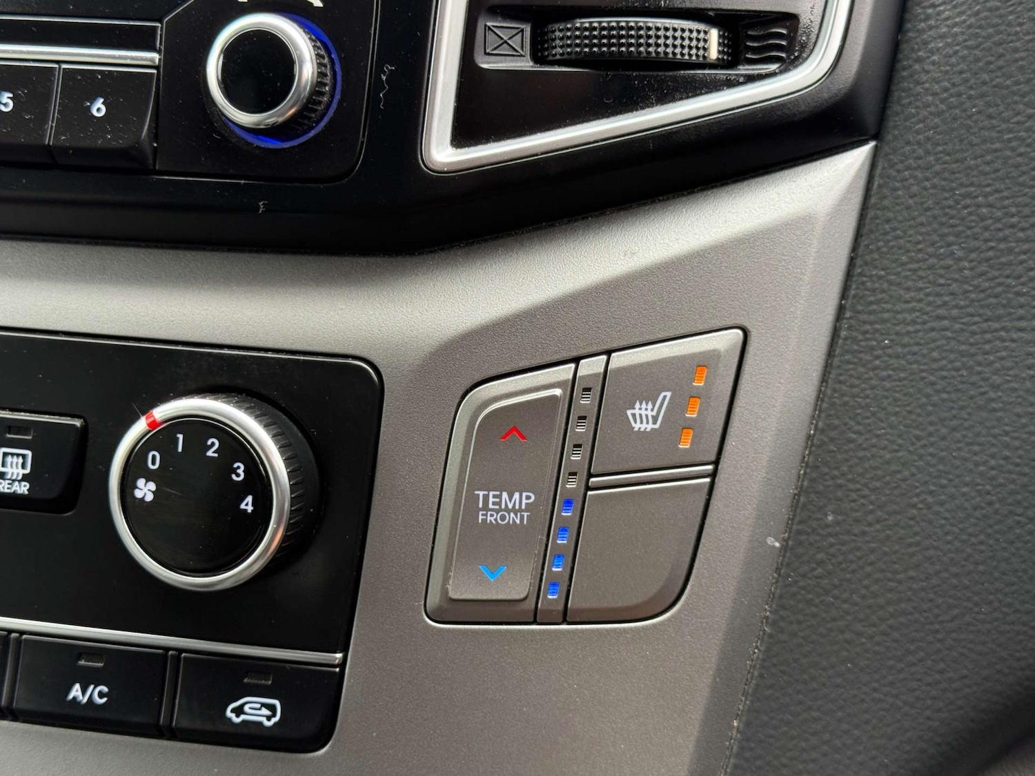 Used Hyundai i800 2016 for sale - 76017055: Photo 30