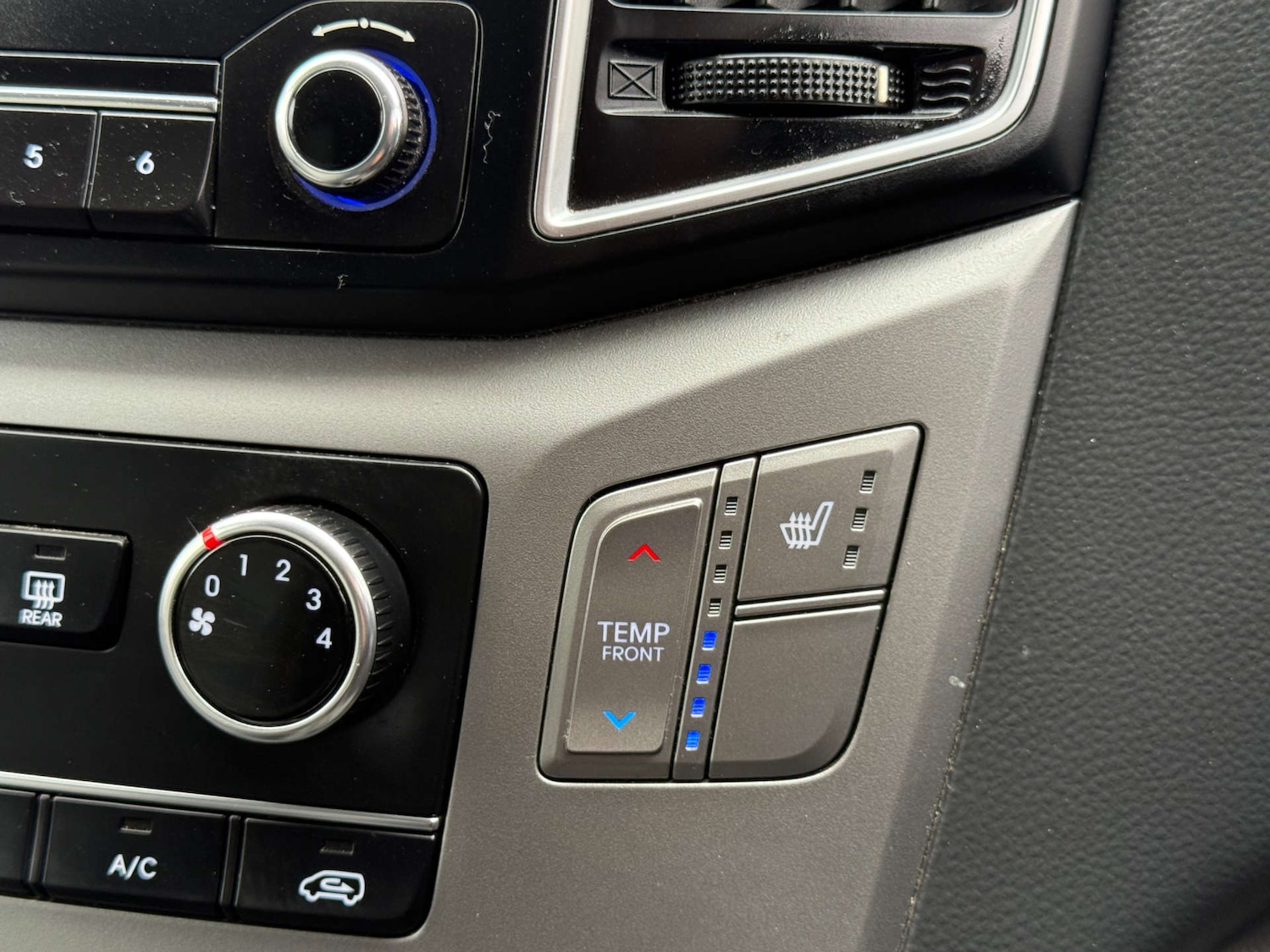 Used Hyundai i800 2016 for sale - 76017055: Photo 71