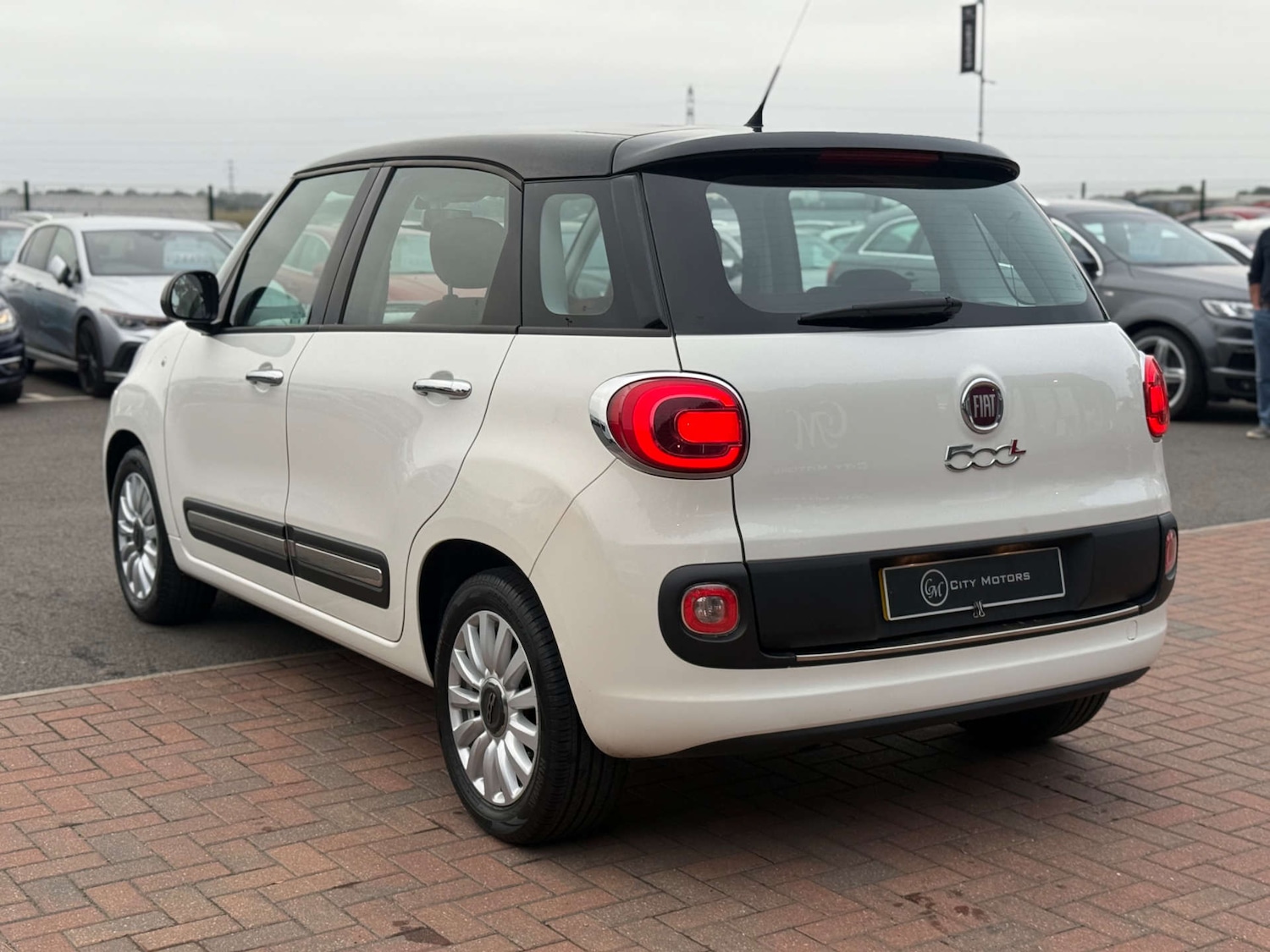 Used Fiat 500L 2017 for sale - 76102732: Photo 8