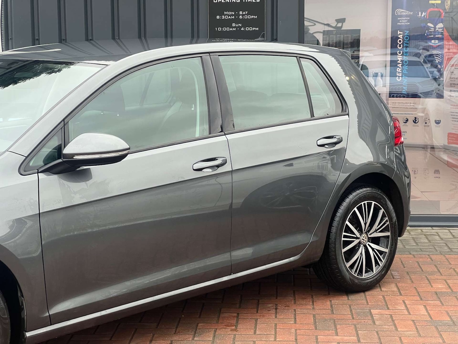 Used Volkswagen Golf 2018 for sale - 77523456: Photo 2