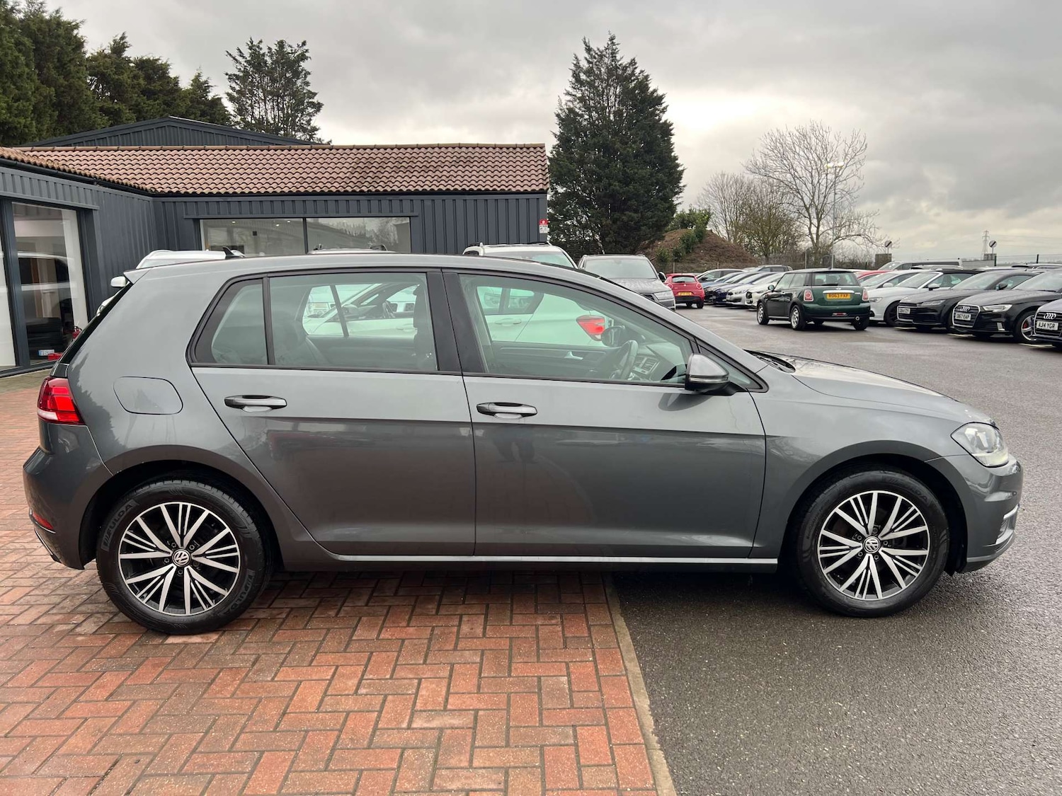 Used Volkswagen Golf 2018 for sale - 77523456: Photo 5