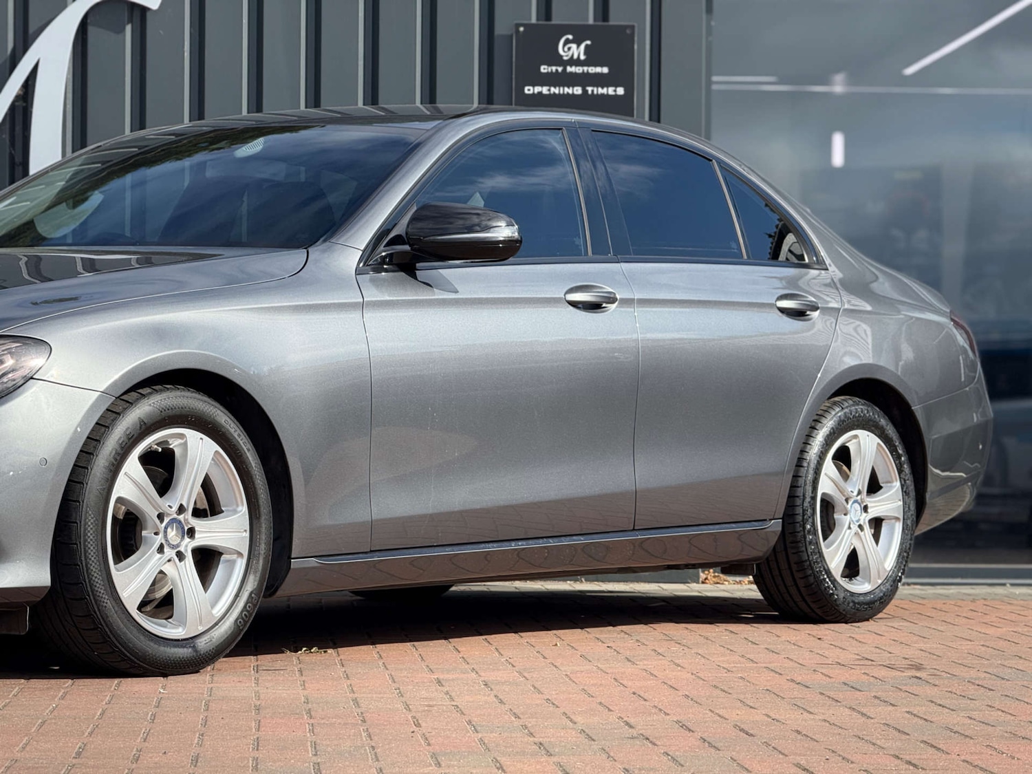Used Mercedes-Benz E-Class 2017 for sale - 76048845: Photo 2