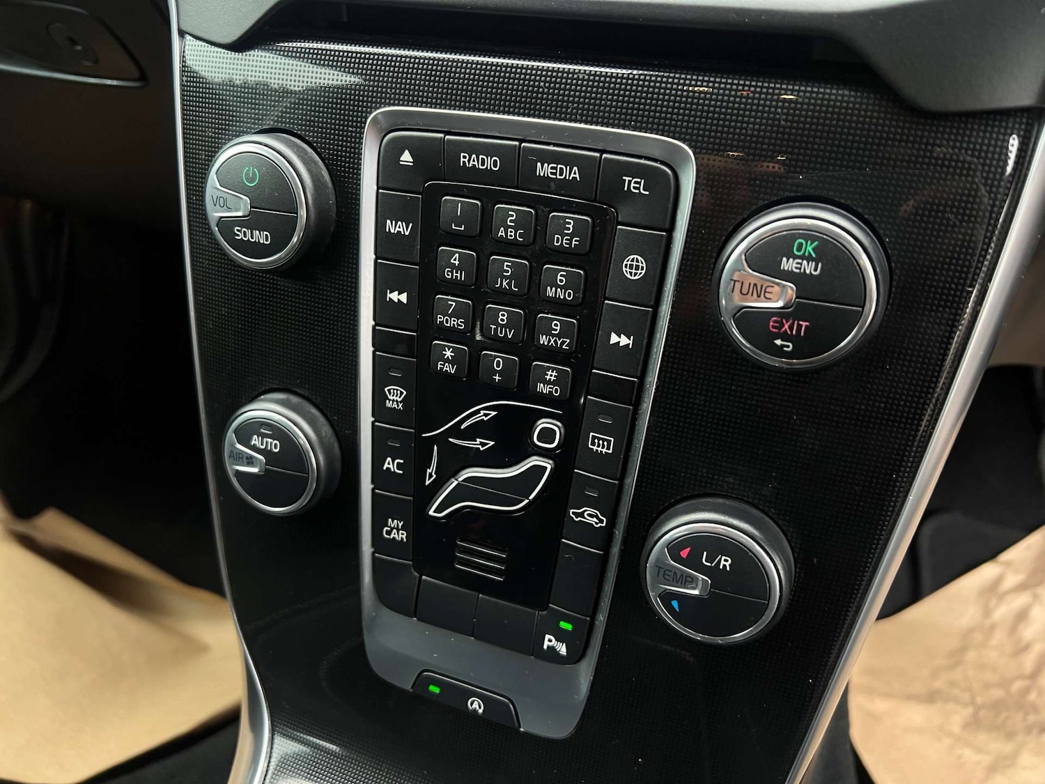 Used Volvo V40 2018 for sale - 77184856: Photo 28