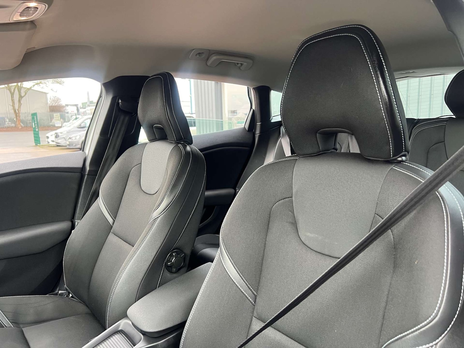 Used Volvo V40 2018 for sale - 77184856: Photo 35