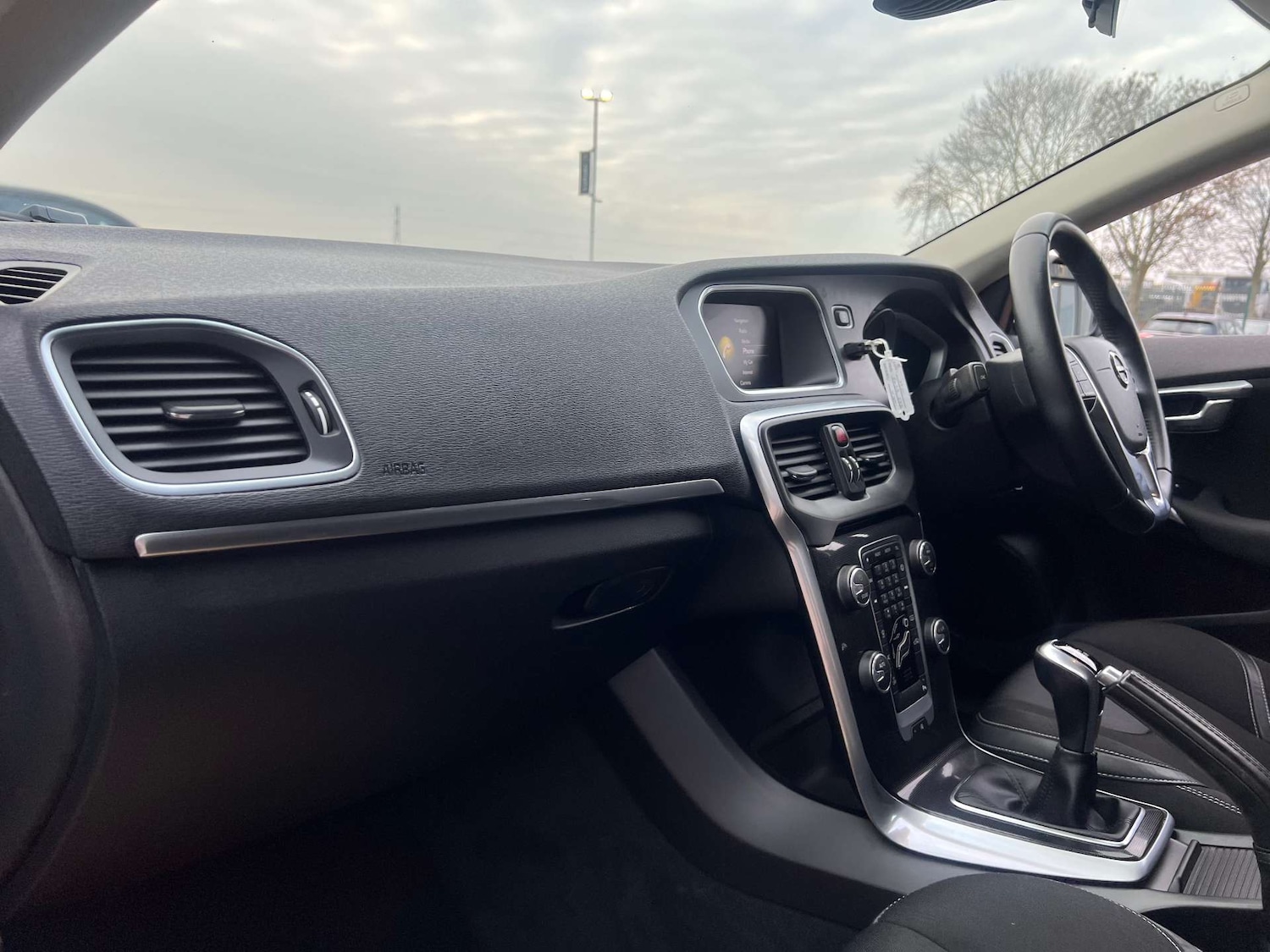 Used Volvo V40 2018 for sale - 77184856: Photo 40