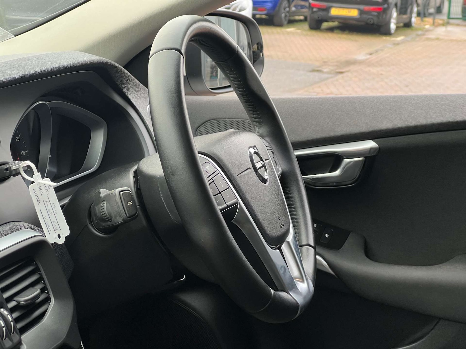 Used Volvo V40 2018 for sale - 77184856: Photo 41