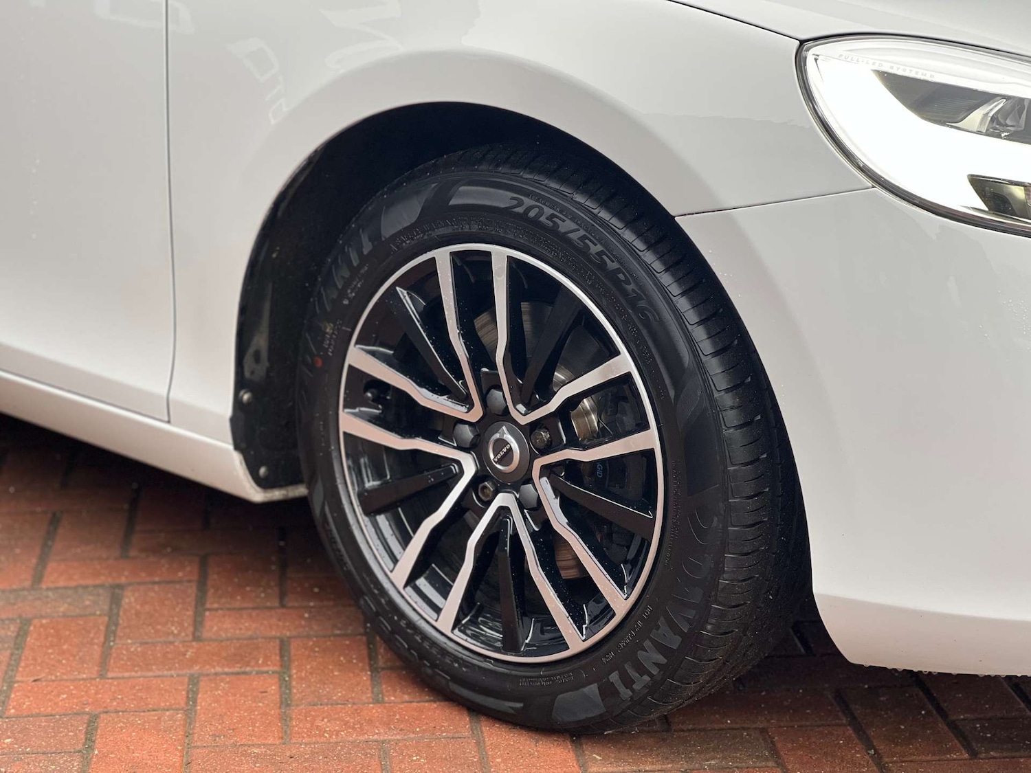 Used Volvo V40 2018 for sale - 77184856: Photo 45