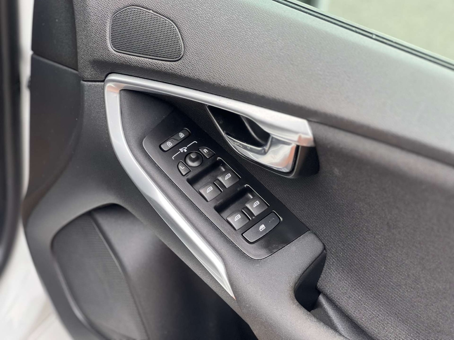 Used Volvo V40 2018 for sale - 77184856: Photo 46