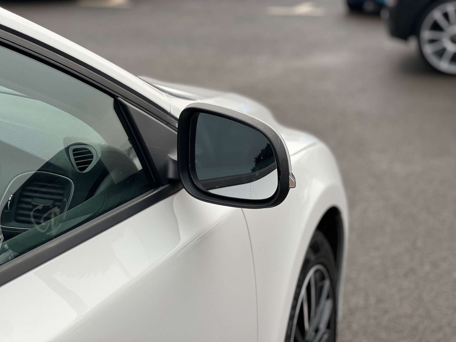 Used Volvo V40 2018 for sale - 77184856: Photo 57