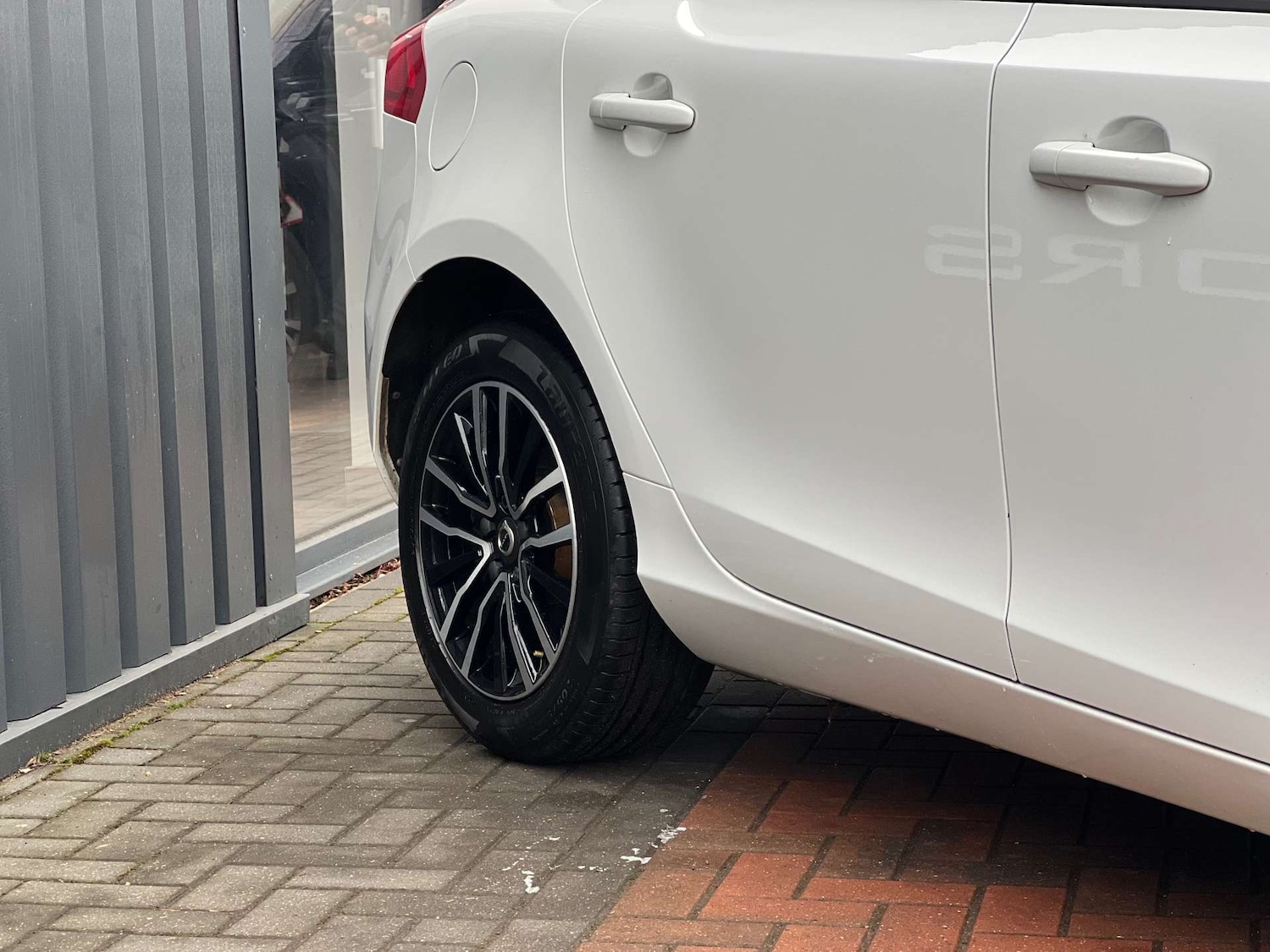 Used Volvo V40 2018 for sale - 77184856: Photo 61