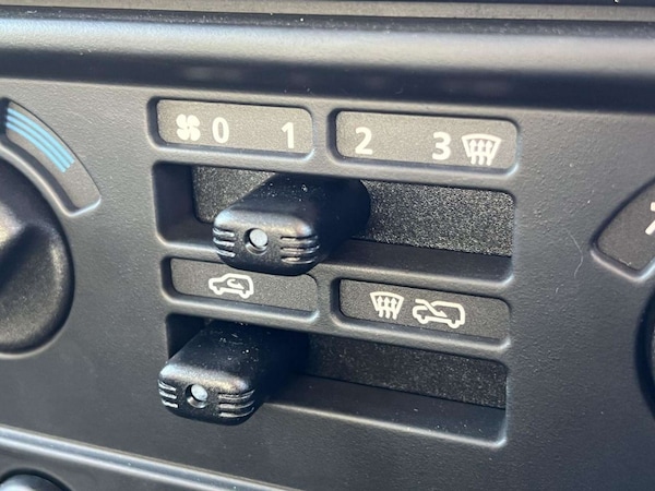 Used Land Rover Defender 2016 for sale - 73434223: Photo 74