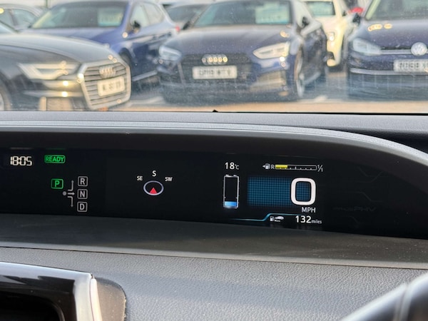 Used Toyota Prius 2018 for sale - 76278063: Photo 75