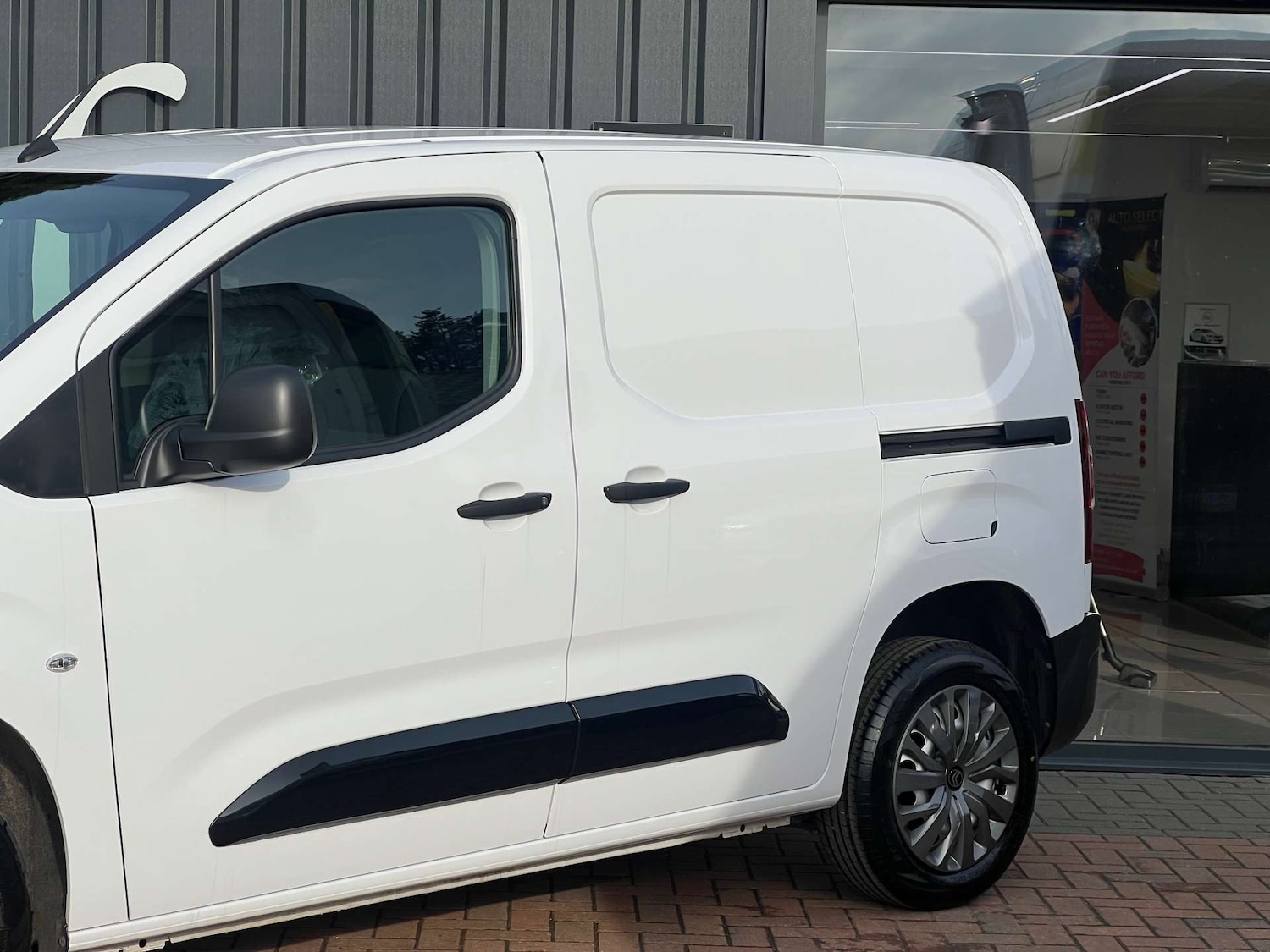 Used Citroen Berlingo 2024 for sale - 77590657: Photo 2