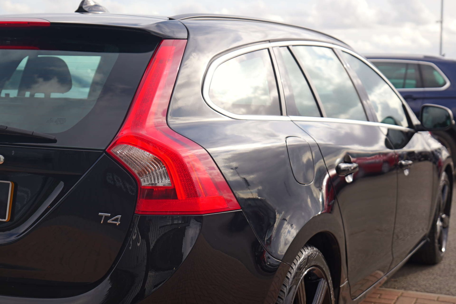 Used Volvo V60 2017 for sale - 76356027: Photo 13