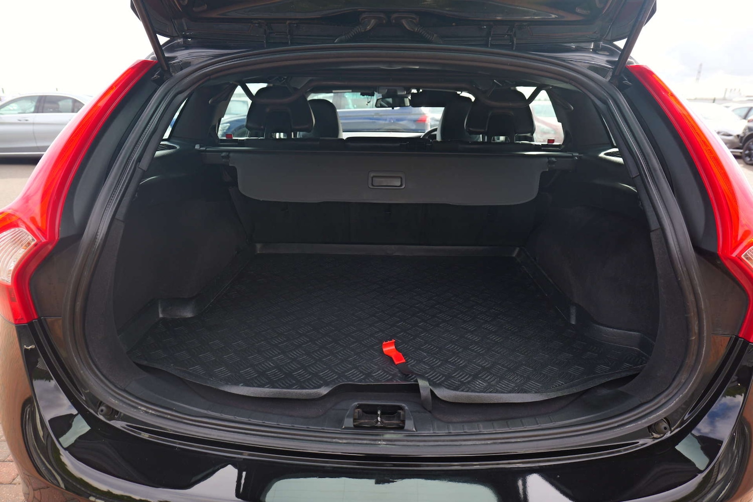 Used Volvo V60 2017 for sale - 76356027: Photo 14