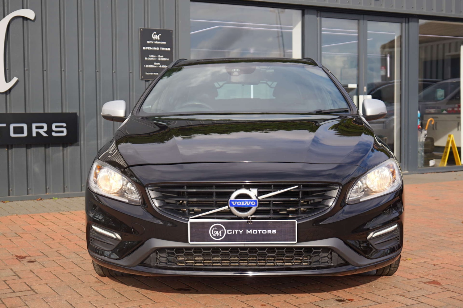 Used Volvo V60 2017 for sale - 76356027: Photo 3