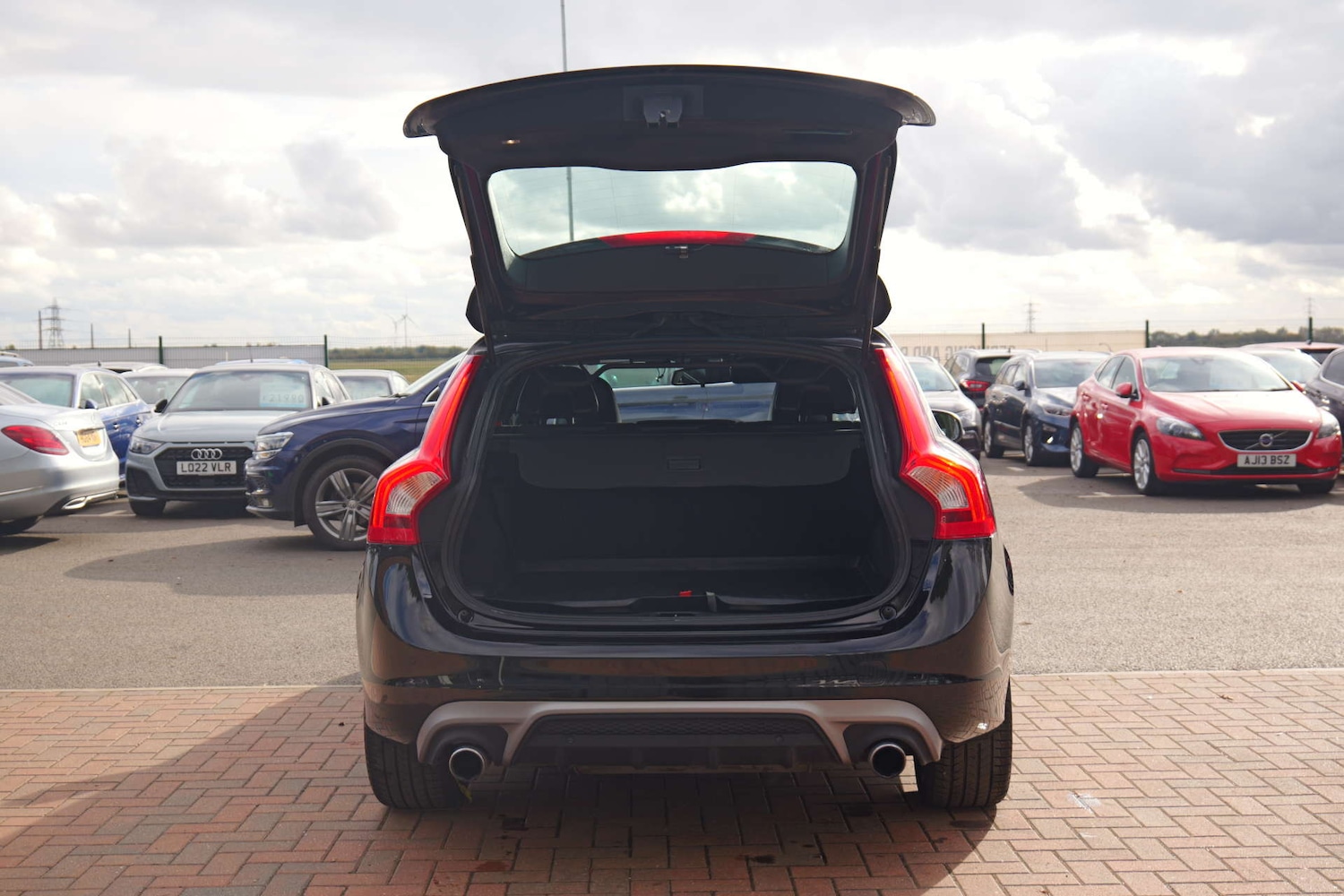 Used Volvo V60 2017 for sale - 76356027: Photo 41