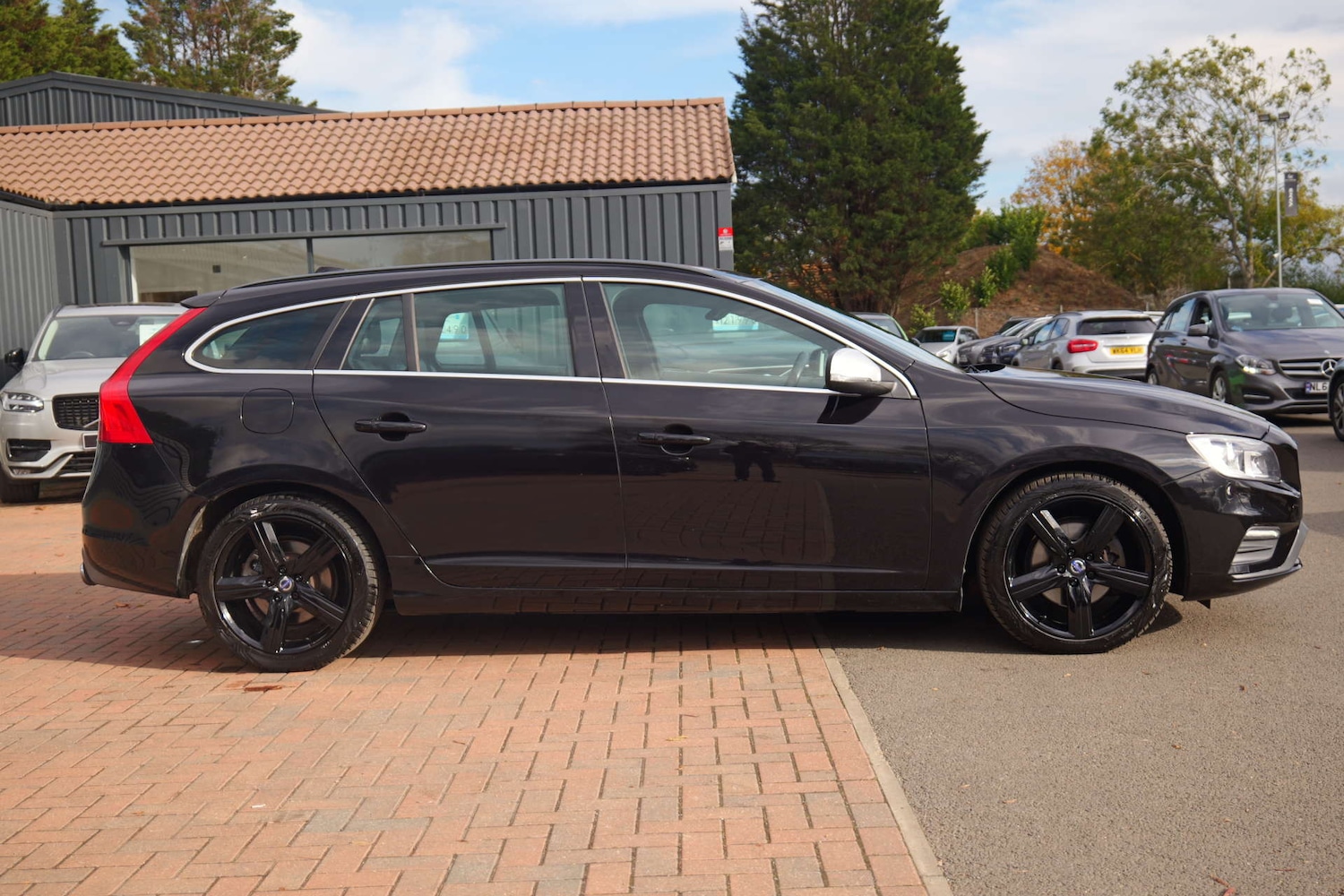 Used Volvo V60 2017 for sale - 76356027: Photo 5