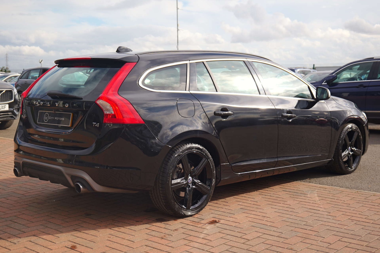 Used Volvo V60 2017 for sale - 76356027: Photo 6