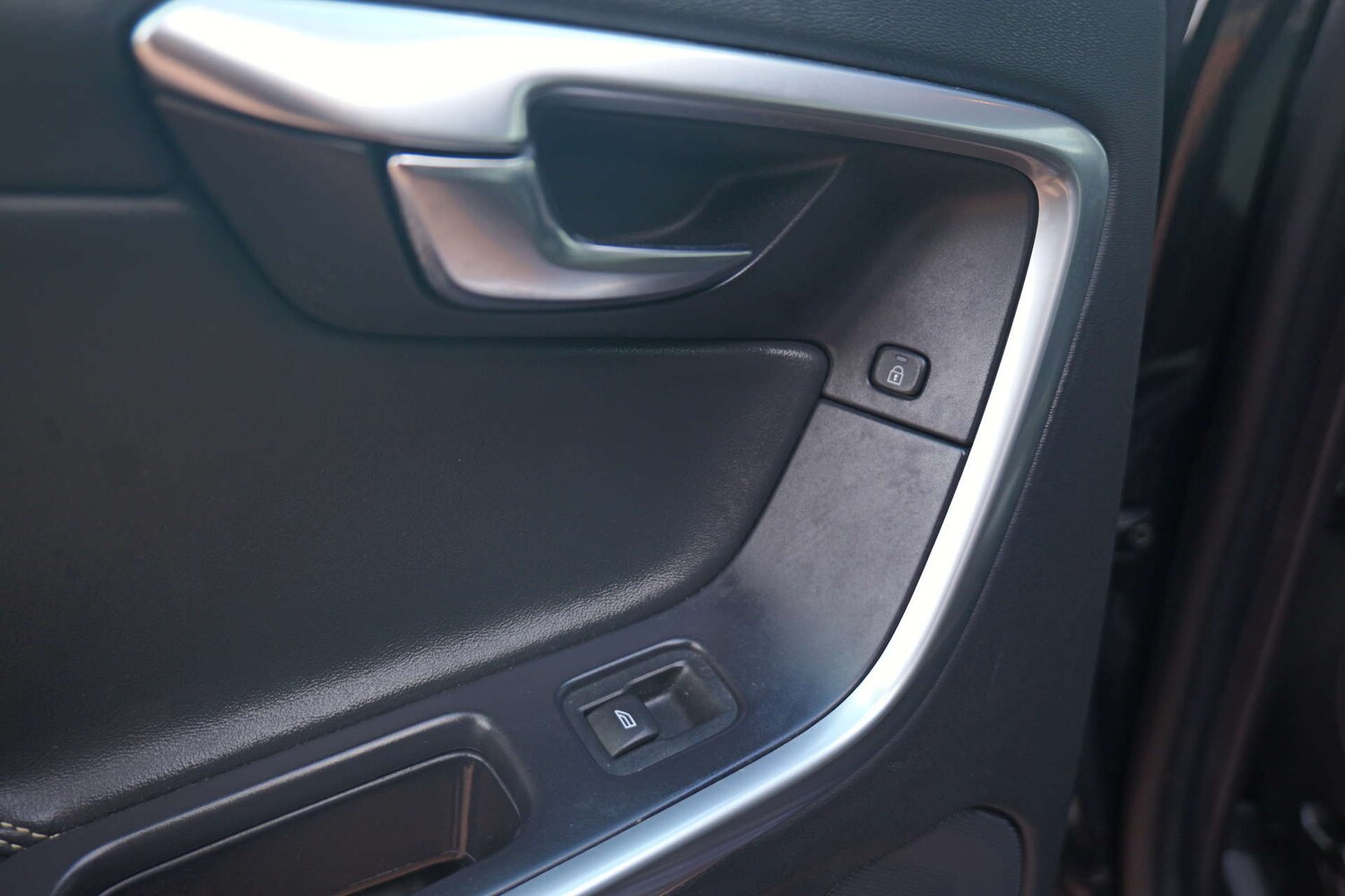 Used Volvo V60 2017 for sale - 76356027: Photo 65