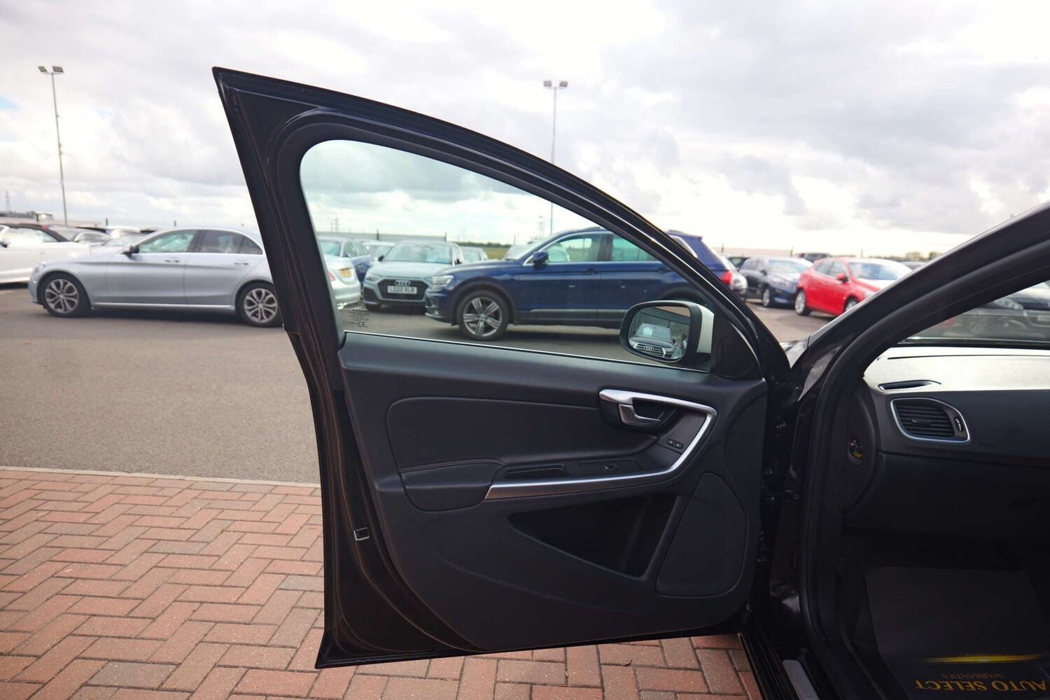 Used Volvo V60 2017 for sale - 76356027: Photo 67