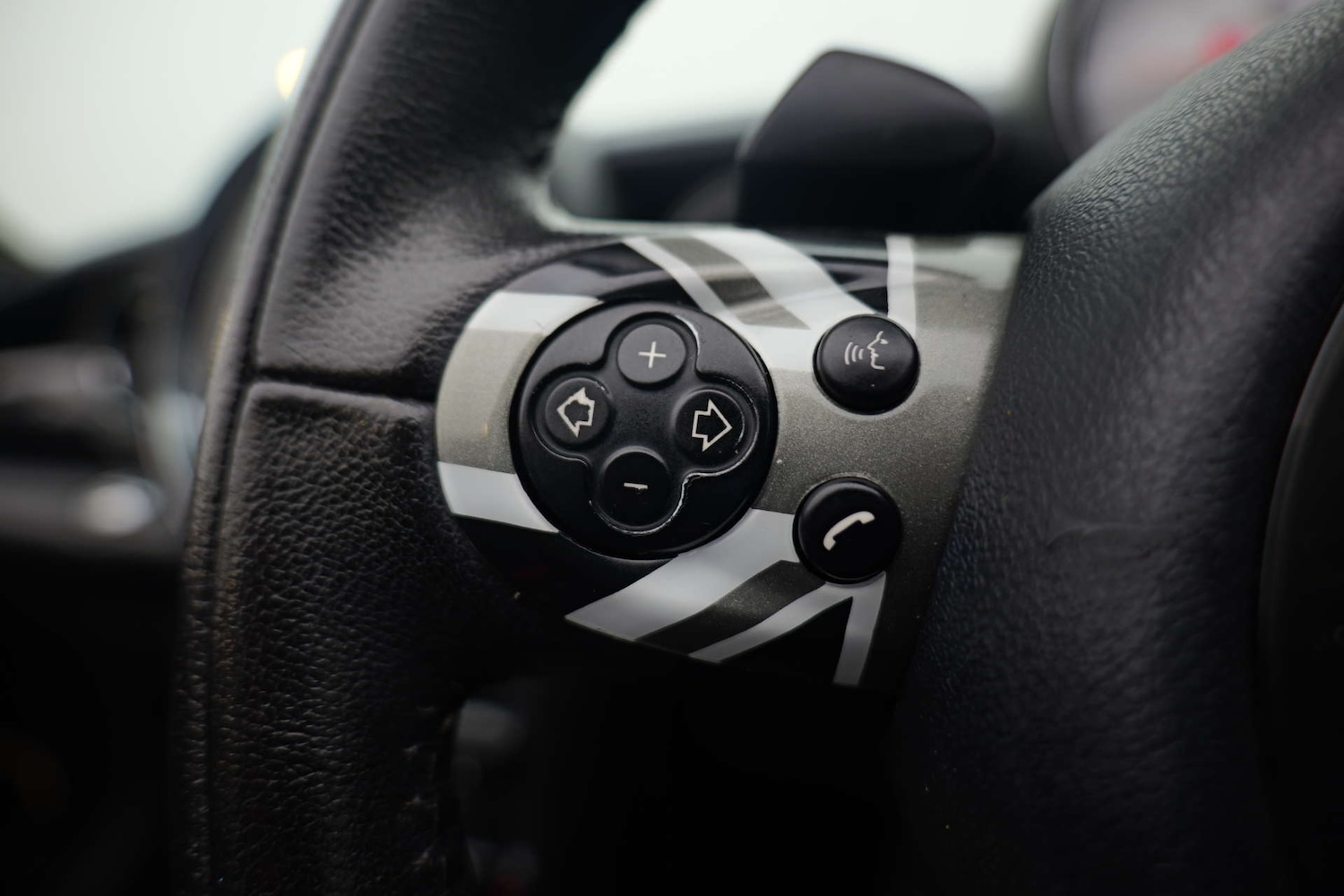 Used MINI Convertible 2011 for sale - 77125185: Photo 29