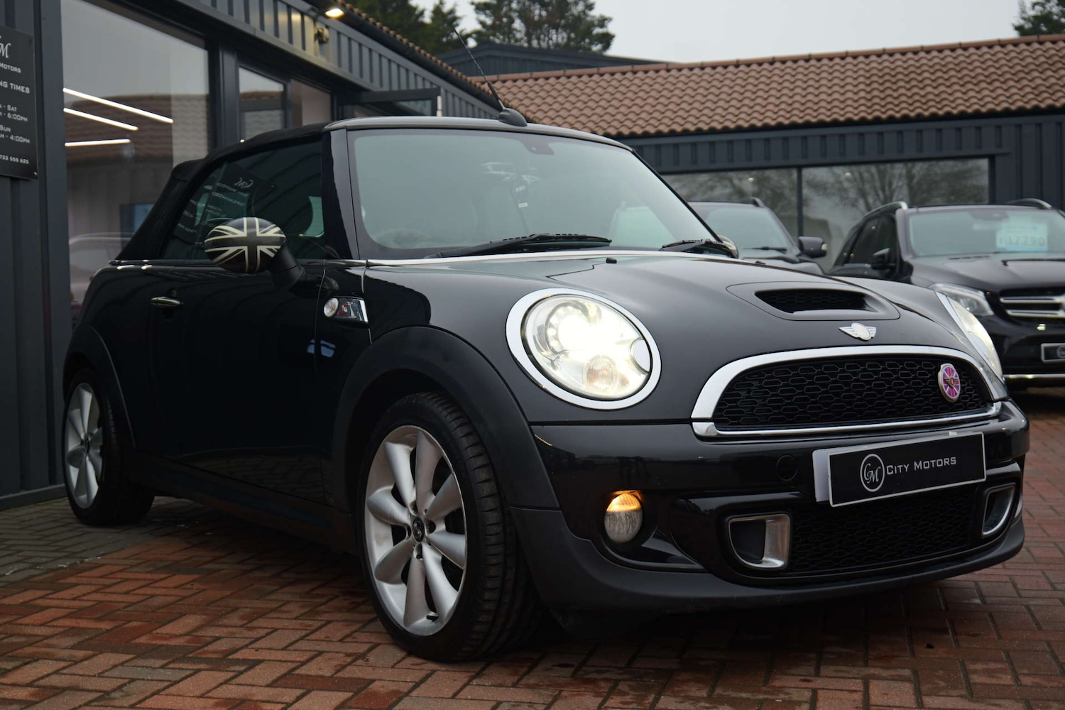 Used MINI Convertible 2011 for sale - 77125185: Photo 4