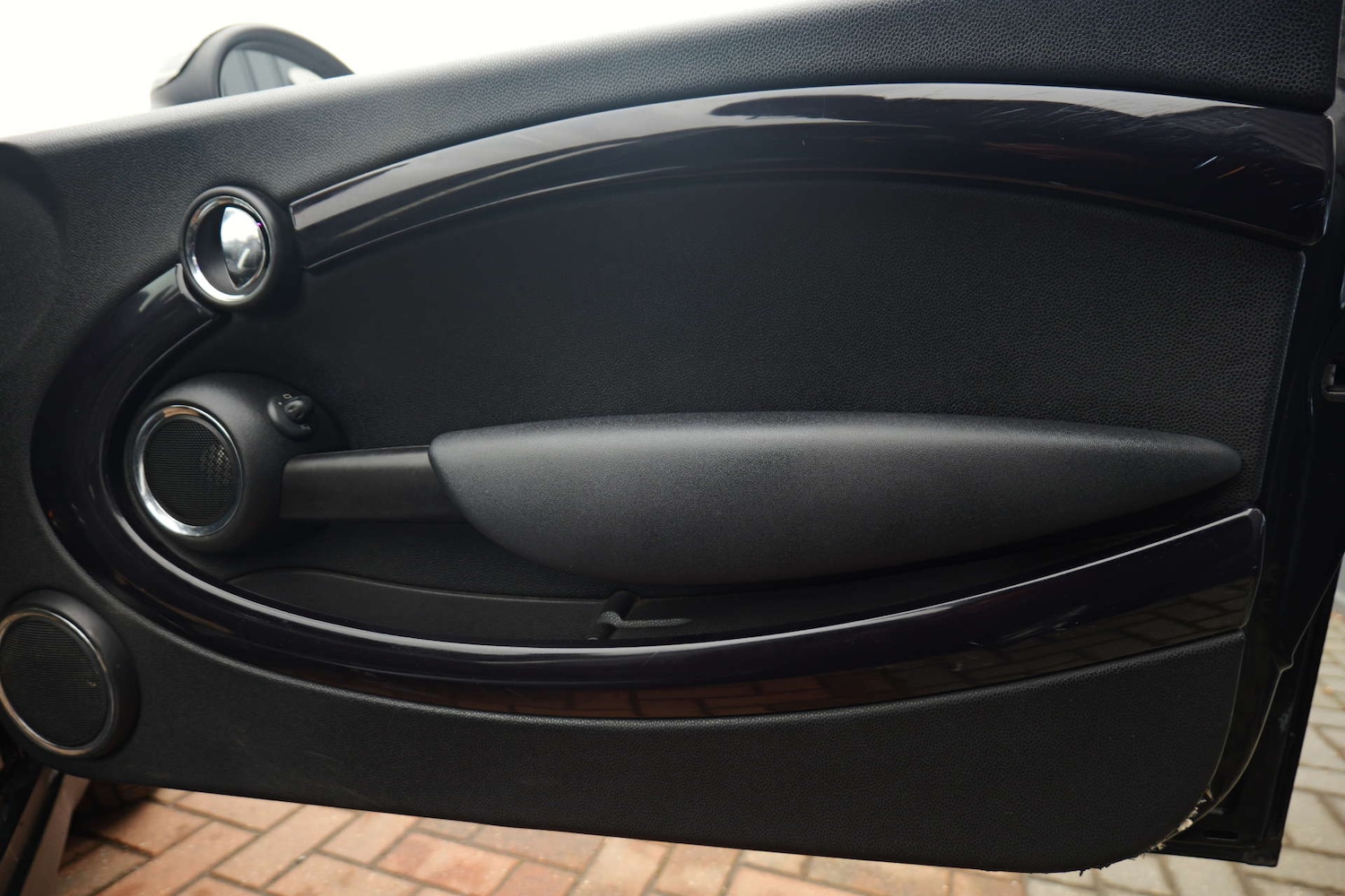 Used MINI Convertible 2011 for sale - 77125185: Photo 43