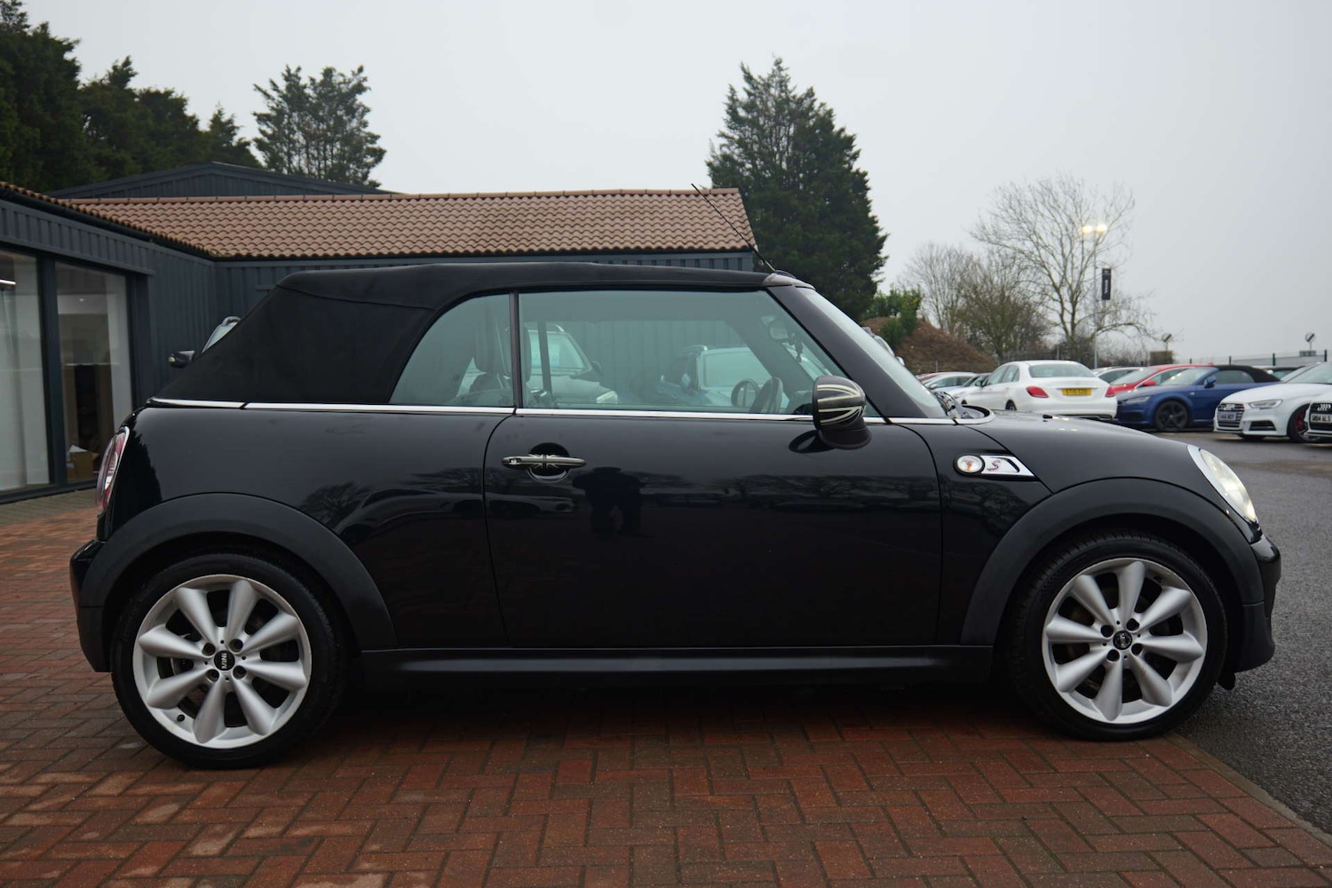 Used MINI Convertible 2011 for sale - 77125185: Photo 6