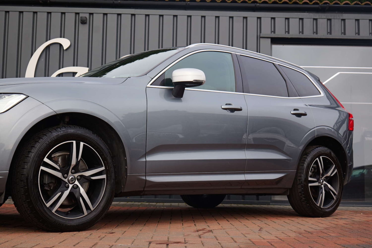 Used Volvo XC60 2018 for sale - 76505138: Photo 2