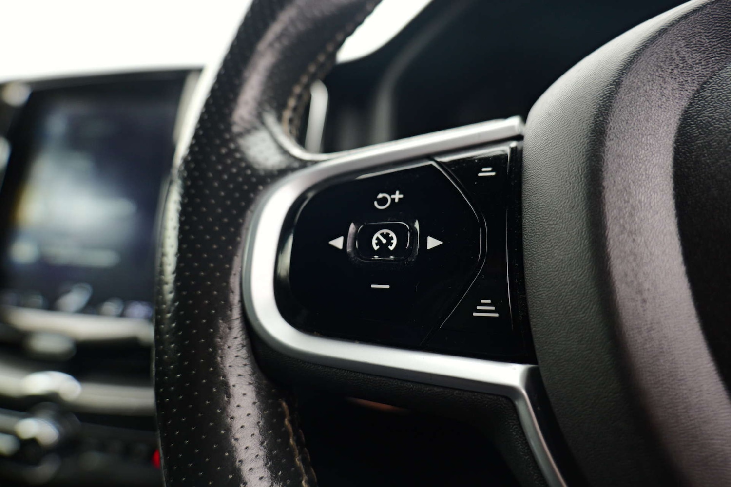 Used Volvo XC60 2018 for sale - 76505138: Photo 37