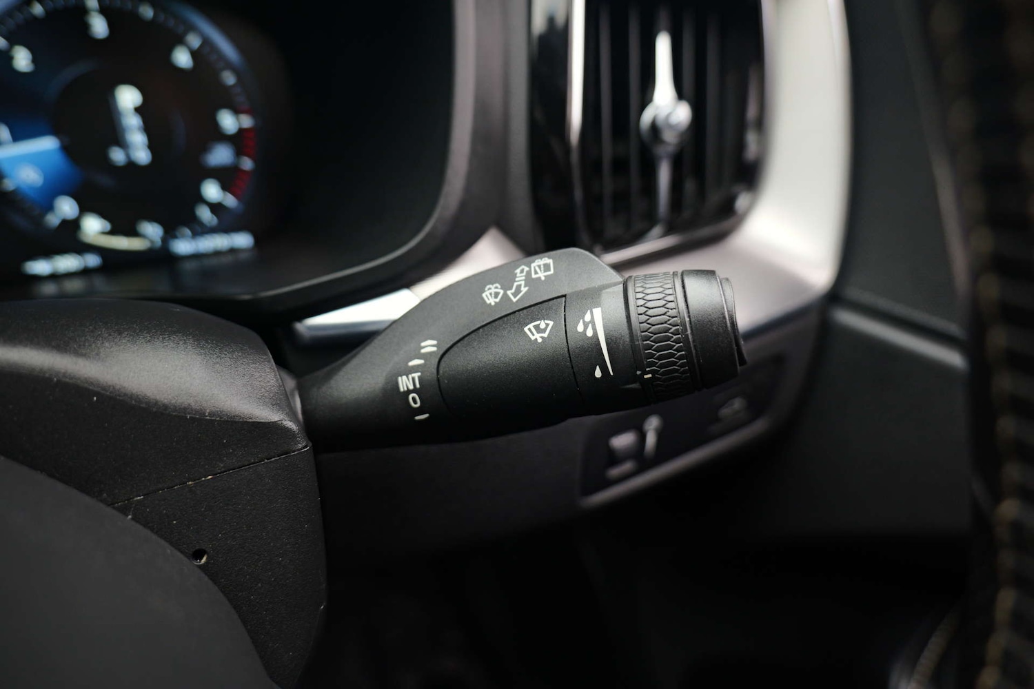 Used Volvo XC60 2018 for sale - 76505138: Photo 40