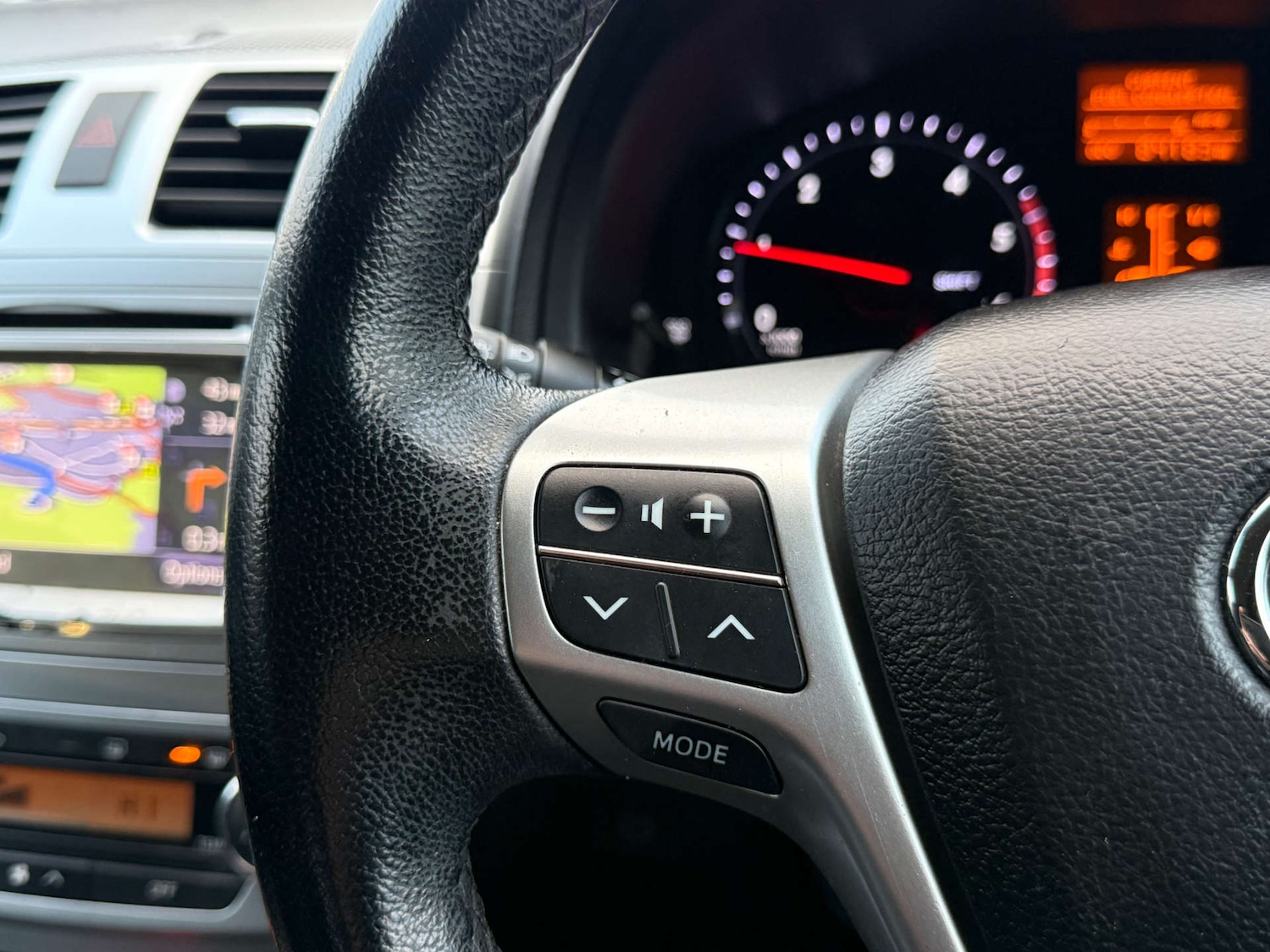 Used Toyota Avensis 2012 for sale - 77022548: Photo 66