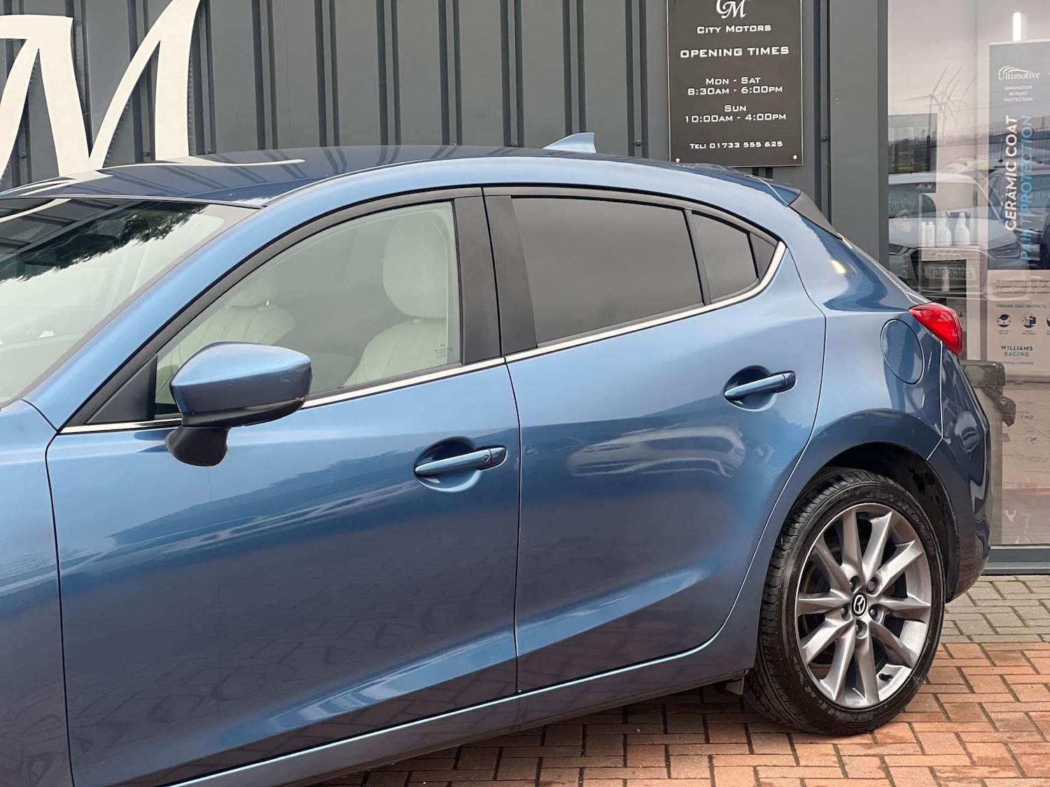 Used Mazda Mazda3 2017 for sale - 77504087: Photo 2