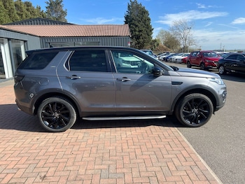Used Land Rover Discovery Sport 2016 for sale - 77877342: Photo